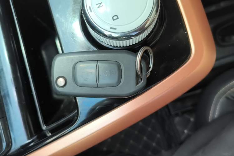 Used Dongfeng NAMMI BOX 2022 Revised Light Wind Edition 201 km Standard Version Interior 1