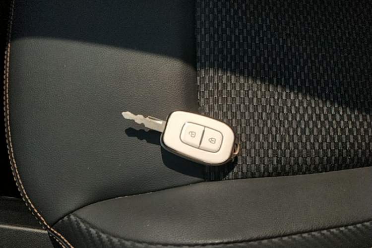 Used Dongfeng NAMMI BOX 2022 Revised Light Wind Edition 201 km Standard Version Interior 1
