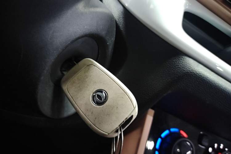 Used Dongfeng NAMMI BOX 2022 Champion Edition Light Wind Version 201KM Standard Model Interior 1