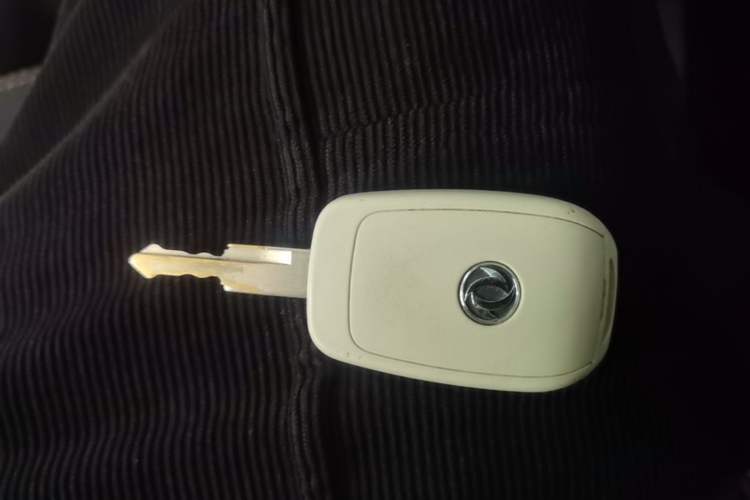Used Dongfeng NAMMI BOX 2022 Revised Light Wind Edition 201 km Standard Version Interior 1