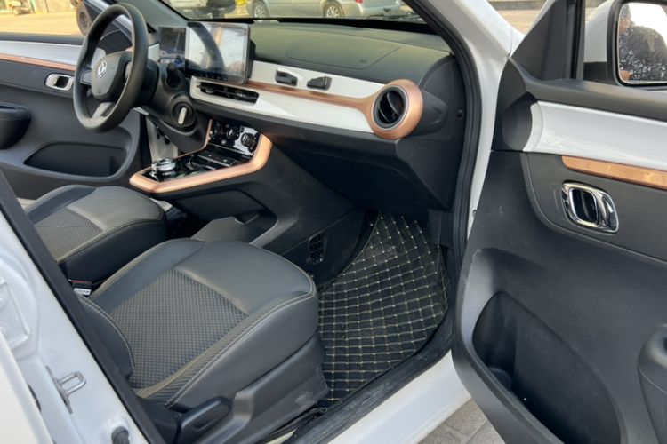 Used Dongfeng NAMMI BOX 2022 Revised Light Wind Edition 201 km Standard Version Interior 2