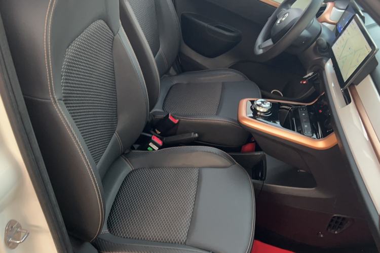 Used Dongfeng NAMMI BOX 2022 Chasing Wind Edition 331 km Standard Model Interior 2