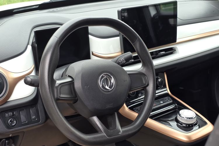 Used Dongfeng NAMMI BOX 2022 Champion Edition Light Wind Version 201KM Standard Model Interior 2