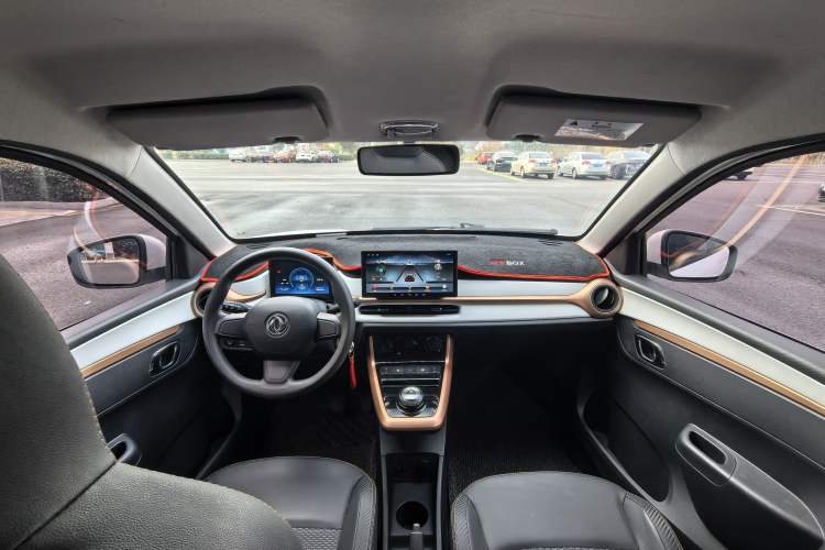Used Dongfeng NAMMI BOX 2022 Light Wind Edition 201KM Lightning Model Interior 2