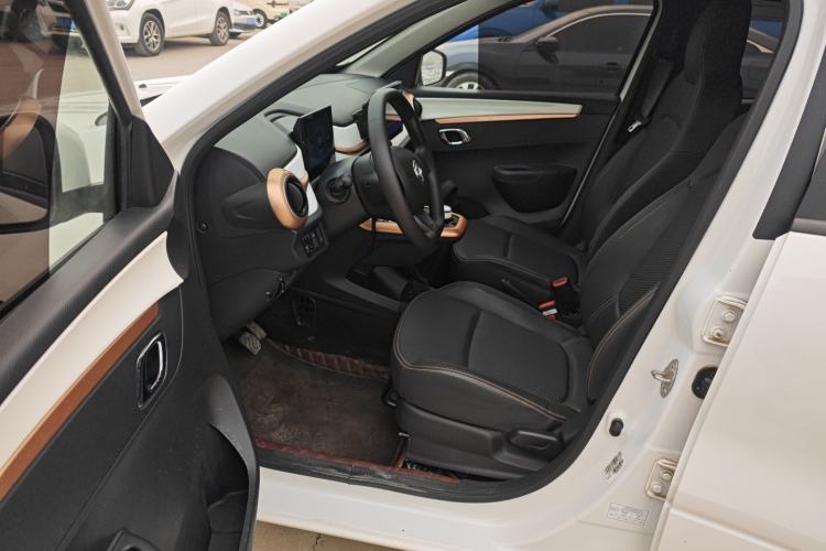 Used Dongfeng NAMMI BOX 2022 Champion Edition Light Wind Version 201KM Standard Model Interior 3