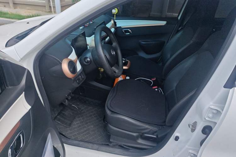 Used Dongfeng NAMMI BOX 2022 Light Wind Edition 201KM Standard Model Interior 3