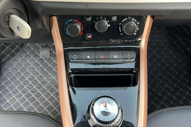 Used Dongfeng NAMMI BOX 2022 Revised Light Wind Edition 201 km Standard Version Interior 3