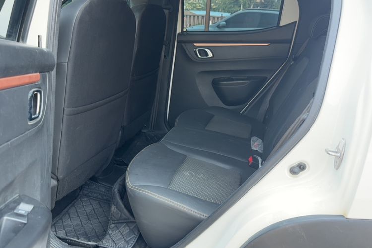 Used Dongfeng NAMMI BOX 2022 Light Wind Edition 201KM Lightning Model Interior 3