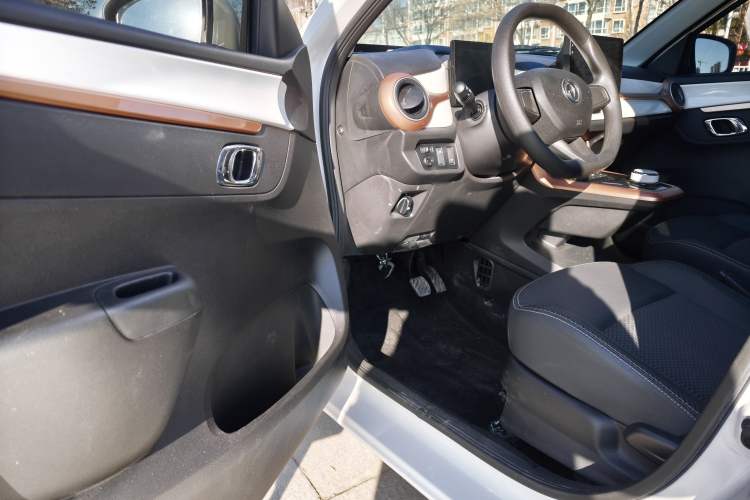 Used Dongfeng NAMMI BOX 2022 Revised Light Wind Edition 201 km Standard Version Interior 4