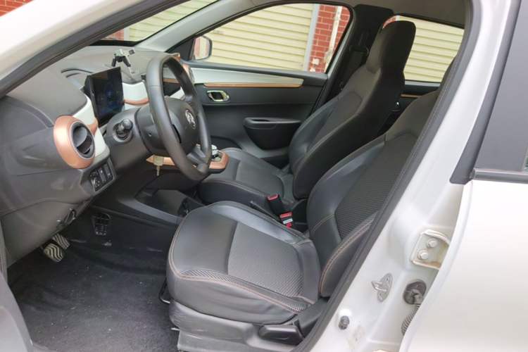 Used Dongfeng NAMMI BOX 2022 Revised Light Wind Edition 201 km Standard Version Left Front Seat