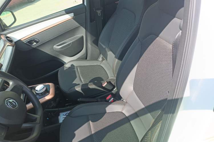 Used Dongfeng NAMMI BOX 2022 Light Wind Edition 201KM Lightning Model Left Front Seat