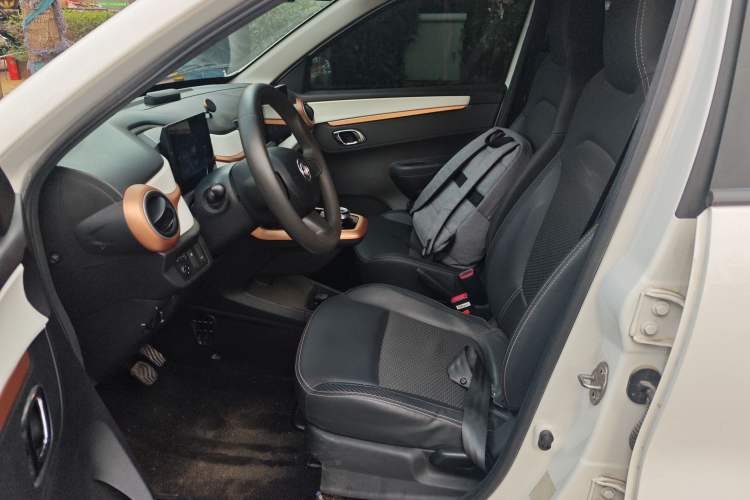 Used Dongfeng NAMMI BOX 2022 Revised Light Wind Edition 201 km Standard Version Left Front Seat