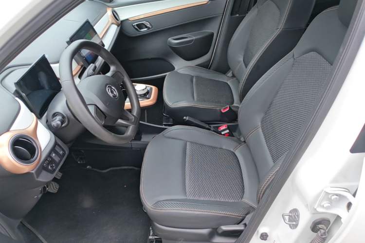 Used Dongfeng NAMMI BOX 2022 Revised Light Wind Edition 201 km Standard Version Left Front Seat