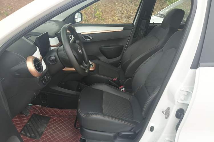 Used Dongfeng NAMMI BOX 2022 Revised Light Wind Edition 201 km Standard Version Left Front Seat