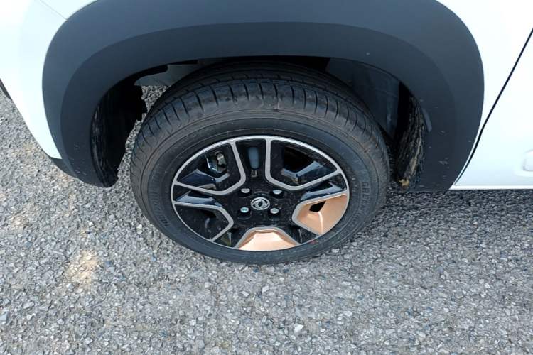 Used Dongfeng NAMMI BOX 2022 Chasing Wind Edition 331KM Advanced Model Left Front Wheel Hub