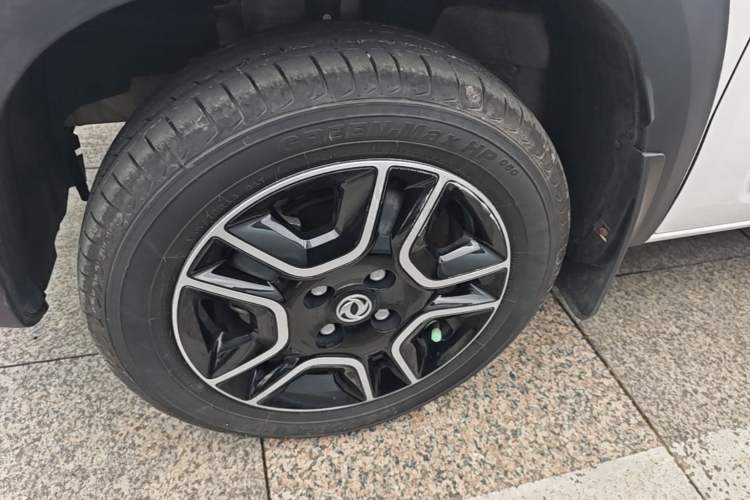 Used Dongfeng NAMMI BOX 2022 Revised Light Wind Edition 201 km Standard Version Left Front Wheel Hub
