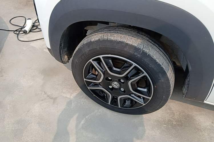 Used Dongfeng NAMMI BOX 2022 Revised Light Wind Edition 201 km Standard Version Left Front Wheel Hub