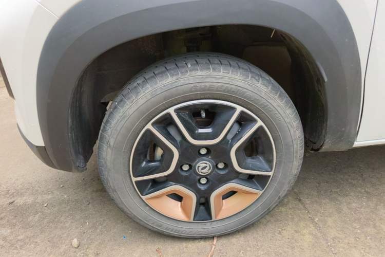 Used Dongfeng NAMMI BOX 2022 Revised Light Wind Edition 201 km Standard Version Left Front Wheel Hub