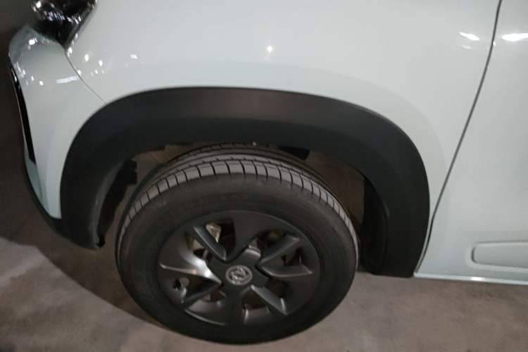 Used Dongfeng NAMMI BOX 2022 Chasing Wind Edition 331KM Advanced Model Left Front Wheel Hub