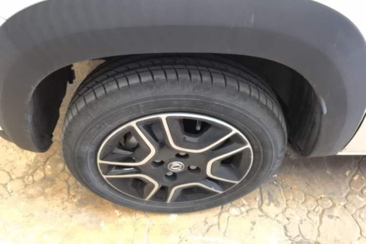 Used Dongfeng NAMMI BOX 2022 Champion Edition Light Wind Version 201KM Standard Model Left Front Wheel Hub