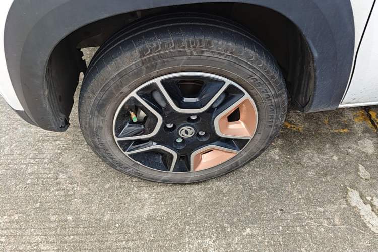 Used Dongfeng NAMMI BOX 2022 Revised Light Wind Edition 201 km Standard Version Left Front Wheel Hub