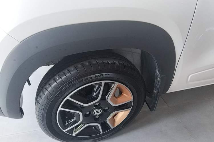 Used Dongfeng NAMMI BOX 2022 Champion Edition Light Wind Version 201KM Standard Model Left Front Wheel Hub