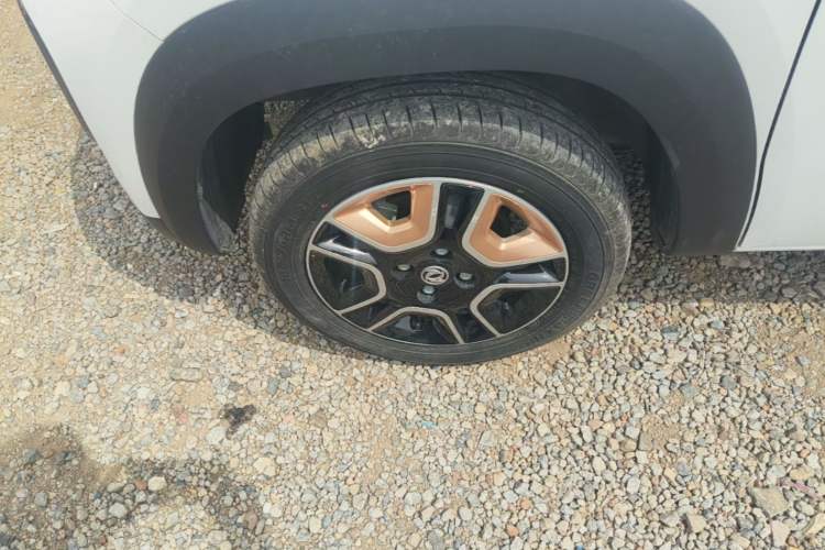 Used Dongfeng NAMMI BOX 2022 Revised Light Wind Edition 201 km Standard Version Left Front Wheel Hub
