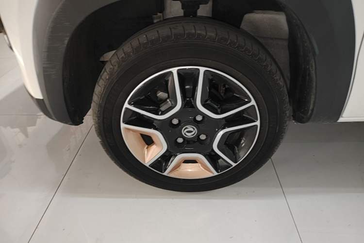 Used Dongfeng NAMMI BOX 2022 Champion Edition Light Wind Version 201KM Standard Model Left Front Wheel Hub