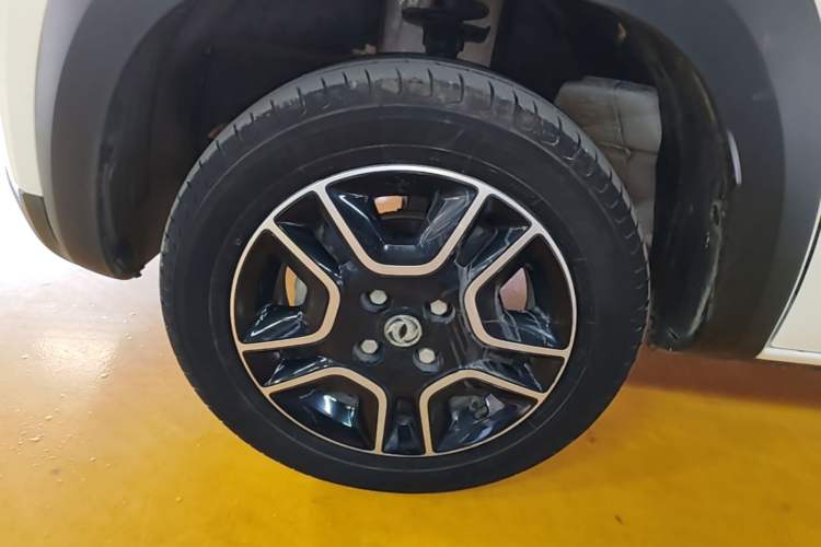 Used Dongfeng NAMMI BOX 2022 Light Wind Edition 201KM Lightning Model Left Front Wheel Hub