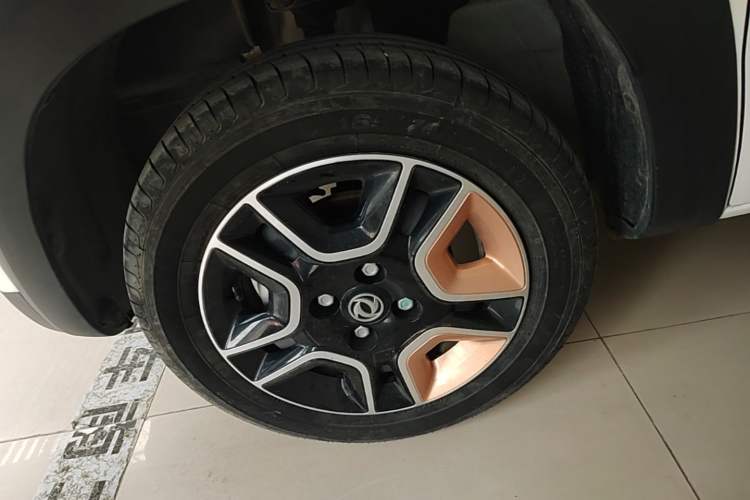 Used Dongfeng NAMMI BOX 2022 Revised Light Wind Edition 201 km Standard Version Left Front Wheel Hub