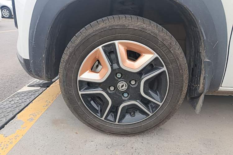Used Dongfeng NAMMI BOX 2022 Revised Light Wind Edition 201 km Standard Version Left Front Wheel Hub