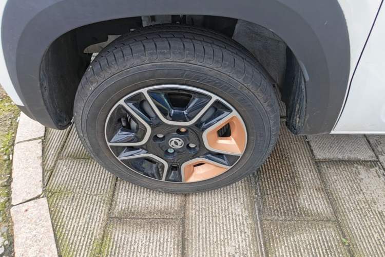 Used Dongfeng NAMMI BOX 2022 Revised Light Wind Edition 201 km Standard Version Left Front Wheel Hub