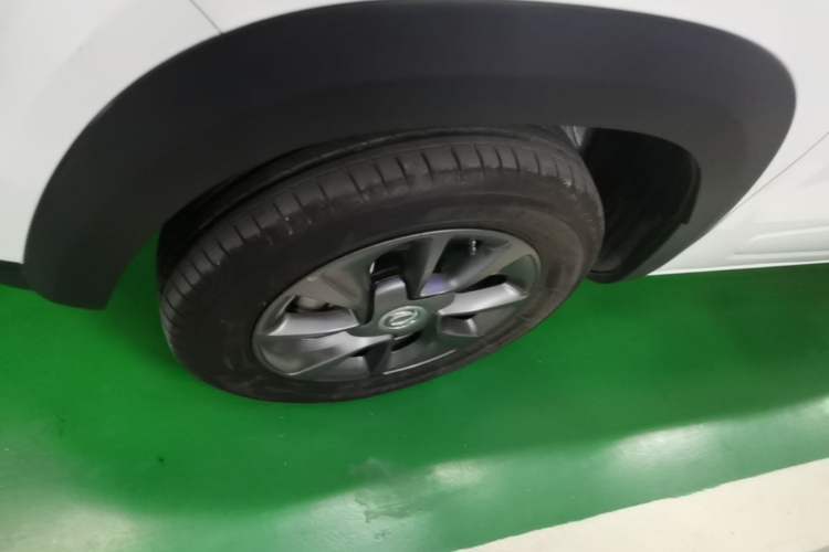 Used Dongfeng NAMMI BOX 2022 Chasing Wind Edition 331KM Advanced Model Left Front Wheel Hub