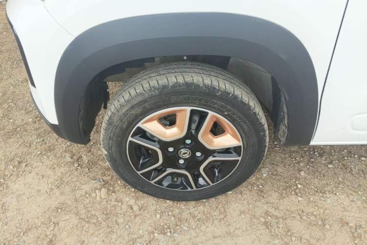 Used Dongfeng NAMMI BOX 2022 Revised Light Wind Edition 201 km Standard Version Left Front Wheel Hub