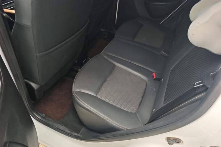 Used Dongfeng NAMMI BOX 2022 Revised Light Wind Edition 201 km Standard Version Left Rear Seat
