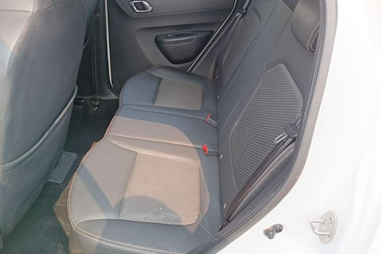 Used Dongfeng NAMMI BOX 2022 Revised Light Wind Edition 201 km Standard Version Left Rear Seat