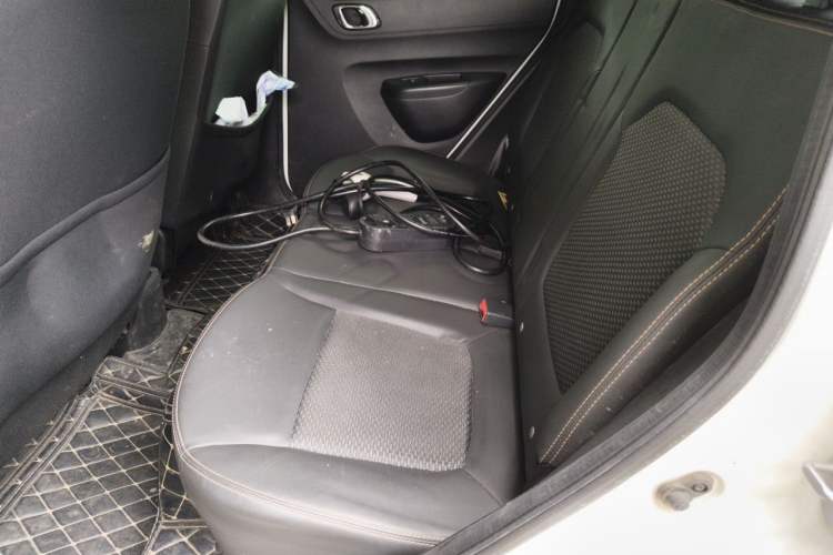 Used Dongfeng NAMMI BOX 2022 Revised Light Wind Edition 201 km Standard Version Left Rear Seat