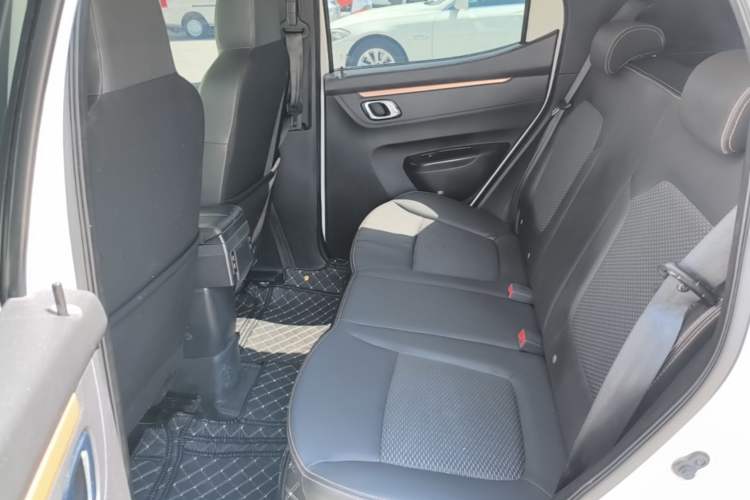 Used Dongfeng NAMMI BOX 2022 Revised Light Wind Edition 201 km Standard Version Left Rear Seat