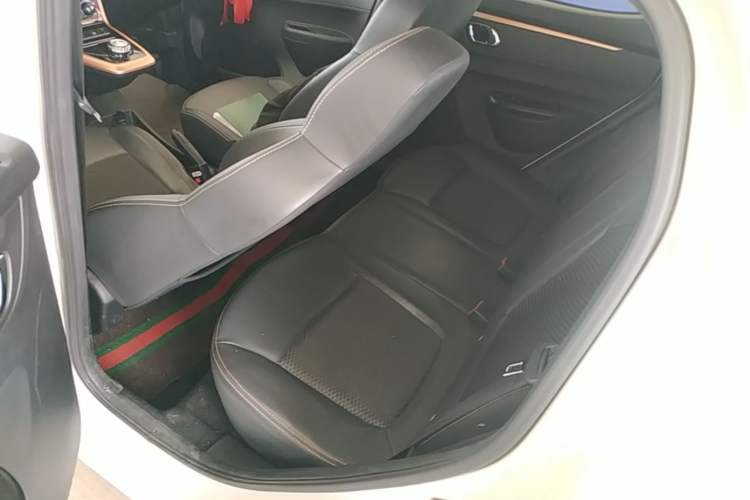 Used Dongfeng NAMMI BOX 2022 Chasing Wind Edition 331 km Standard Model Left Rear Seat