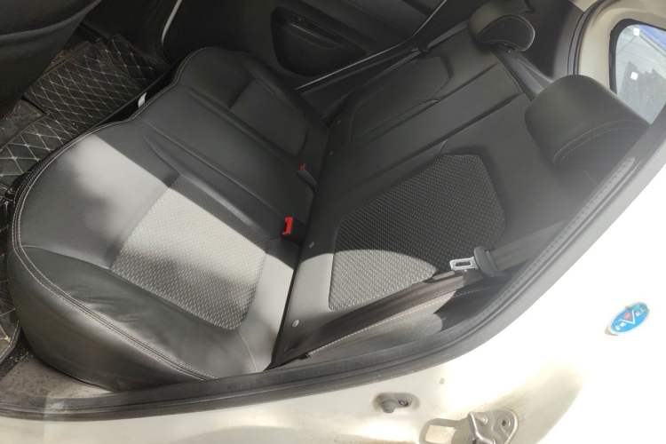 Used Dongfeng NAMMI BOX 2022 Revised Light Wind Edition 201 km Standard Version Left Rear Seat
