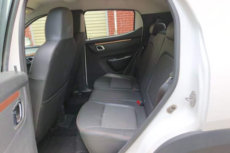 Used Dongfeng NAMMI BOX 2022 Revised Light Wind Edition 201 km Standard Version Left Rear Seat