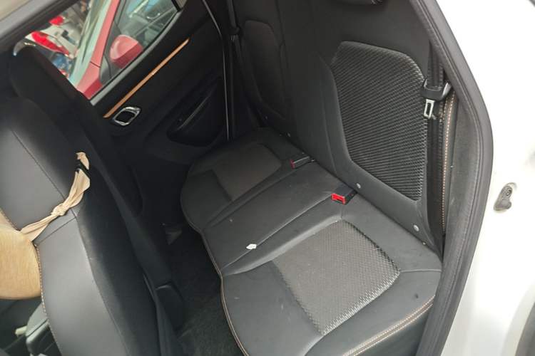 Used Dongfeng NAMMI BOX 2022 Revised Light Wind Edition 201 km Standard Version Left Rear Seat