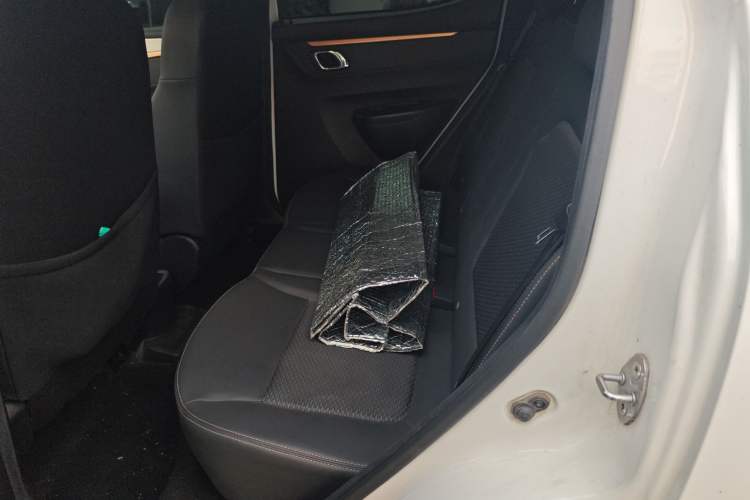 Used Dongfeng NAMMI BOX 2022 Revised Light Wind Edition 201 km Standard Version Left Rear Seat