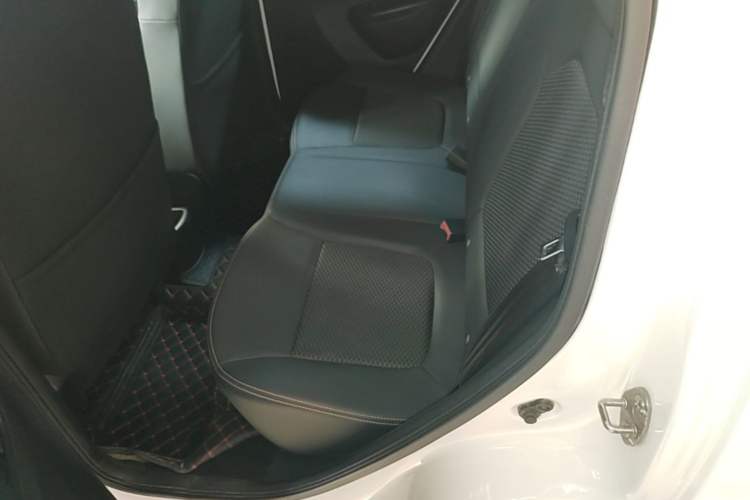 Used Dongfeng NAMMI BOX 2022 Revised Light Wind Edition 201 km Standard Version Left Rear Seat