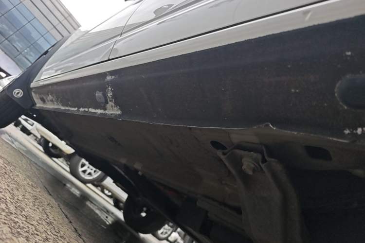 Used Dongfeng NAMMI BOX 2022 Revised Light Wind Edition 201 km Standard Version Left Side Sill
