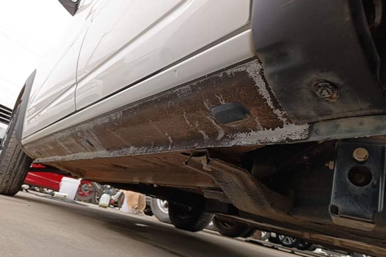 Used Dongfeng NAMMI BOX 2022 Revised Light Wind Edition 201 km Standard Version Left Side Sill