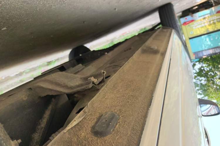 Used Dongfeng NAMMI BOX 2022 Revised Light Wind Edition 201 km Standard Version Left Side Sill