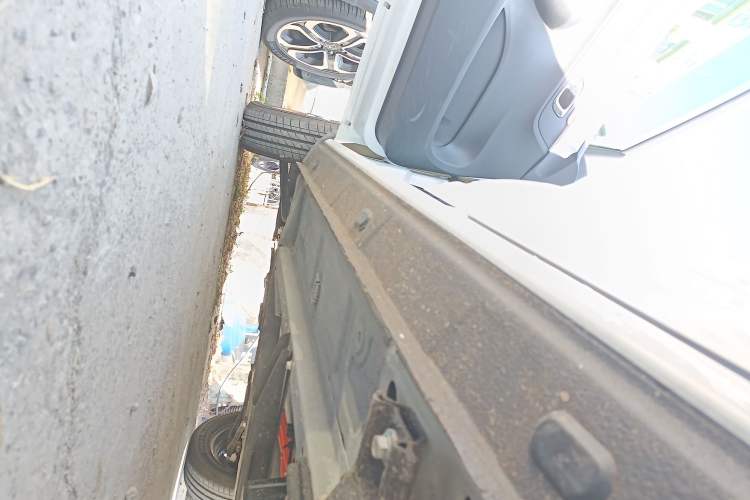 Used Dongfeng NAMMI BOX 2022 Light Wind Edition 201KM Lightning Model Left Side Sill