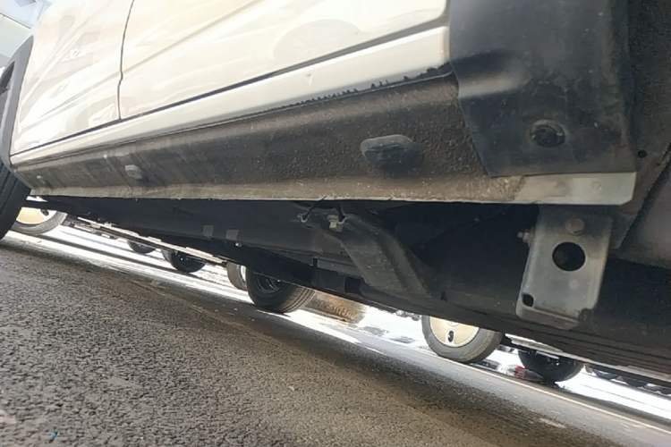 Used Dongfeng NAMMI BOX 2022 Revised Light Wind Edition 201 km Standard Version Left Side Sill
