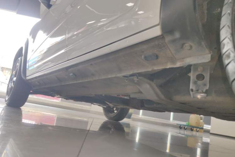 Used Dongfeng NAMMI BOX 2022 Champion Edition Light Wind Version 201KM Standard Model Left Side Sill